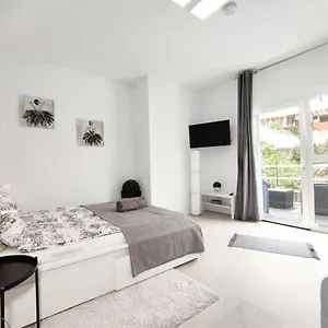 Fantastico Apartments Ruhige Top-Lage, Balkon Oder Terrasse, Gratis Parkplatz & Klimaanlage, Ideal Fuer Paare Und Alleinreisende Apartment